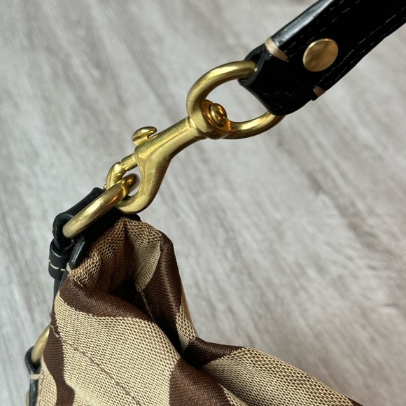 “Carly” Coach shoulder bag SOLDDDDDD - Picture 2 of 9